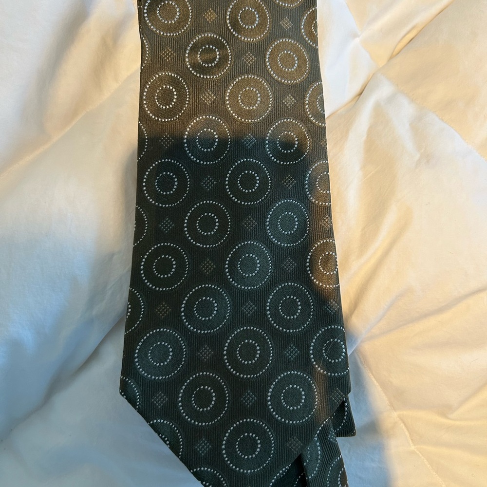 Olive green men’s tie Geoffrey Beene